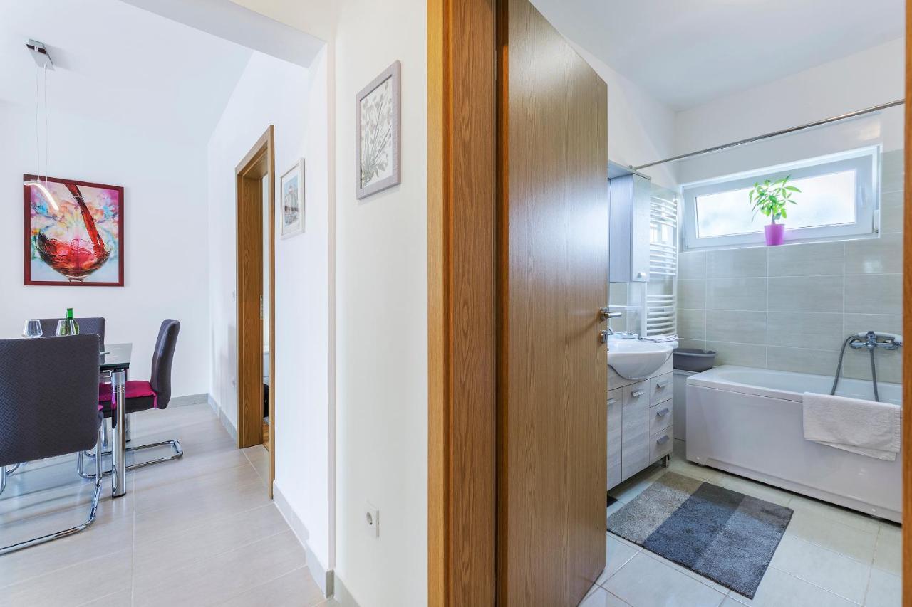 Amadeo Apartment