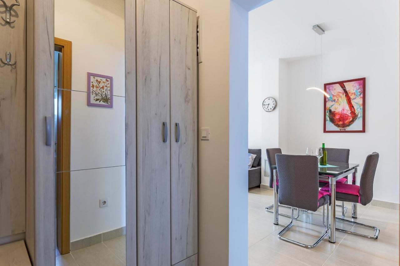 Amadeo Apartment