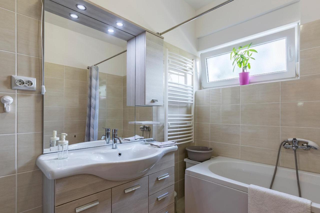 Amadeo Apartment